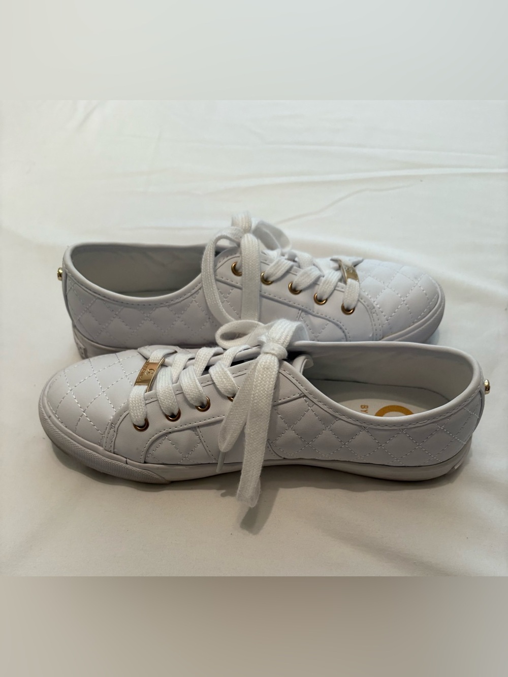 Ladies G is for Guess BACKER2 Quilted Tennis Shoes Size 7.5M - Picture 8 of 8